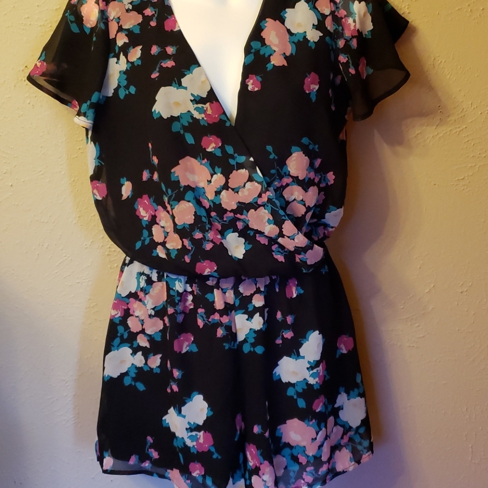 Cute floral short romper